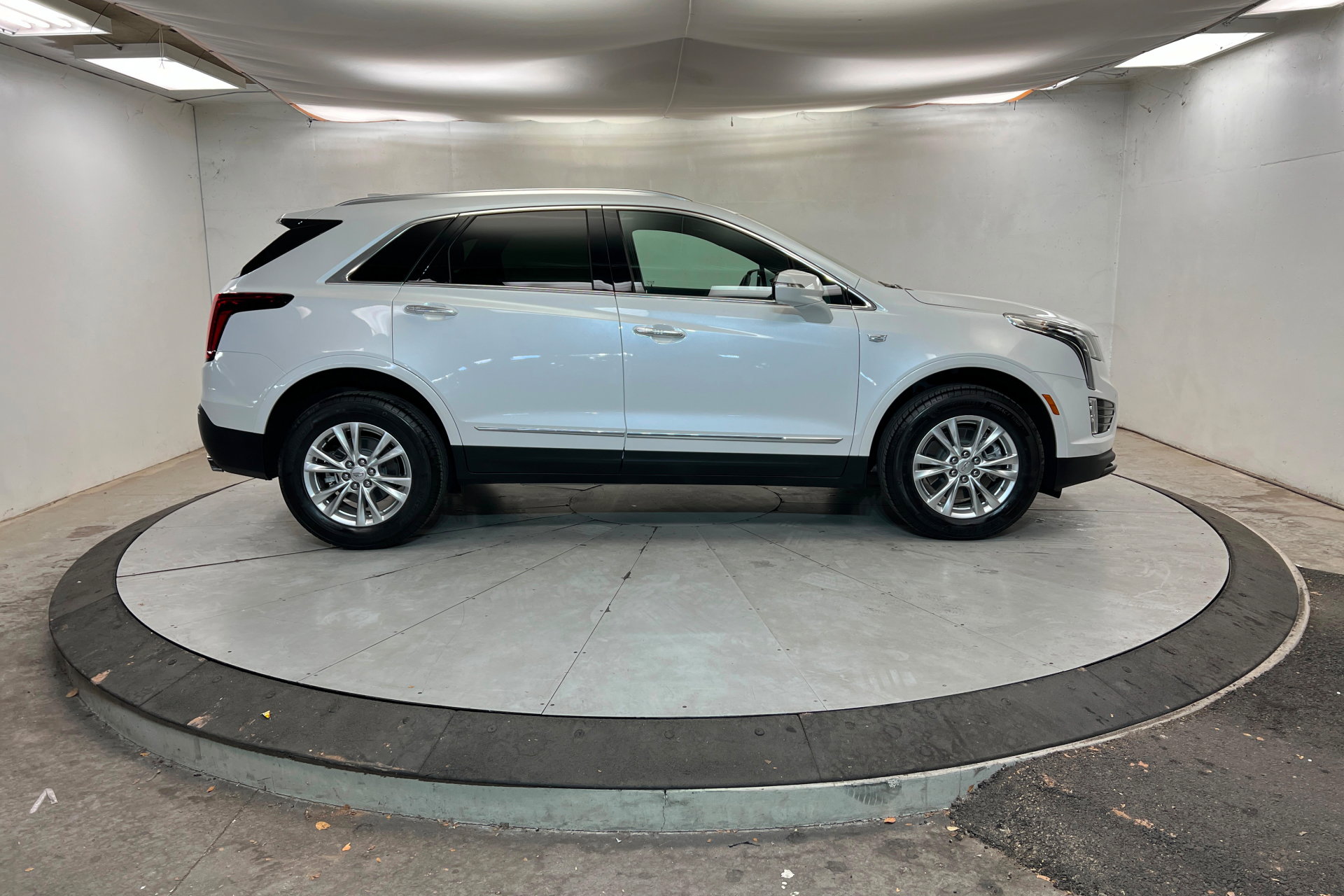 New 2025 Cadillac XT5 Luxury w/ LPO, Floor Liner Package image 7