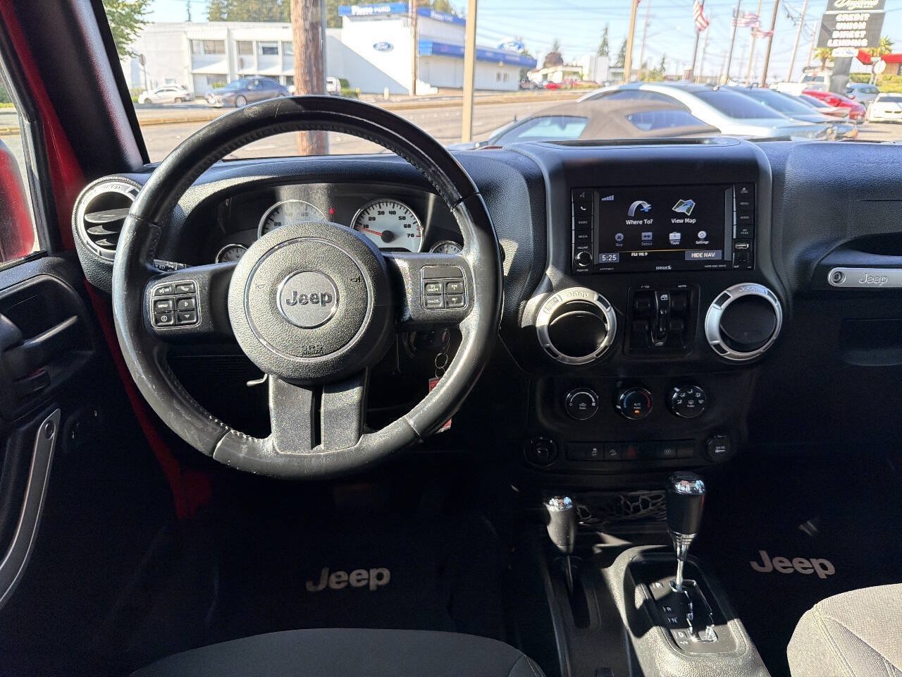 Used 2017 Jeep Wrangler Unlimited Sahara w/ Connectivity Group AWD/4WD image 27