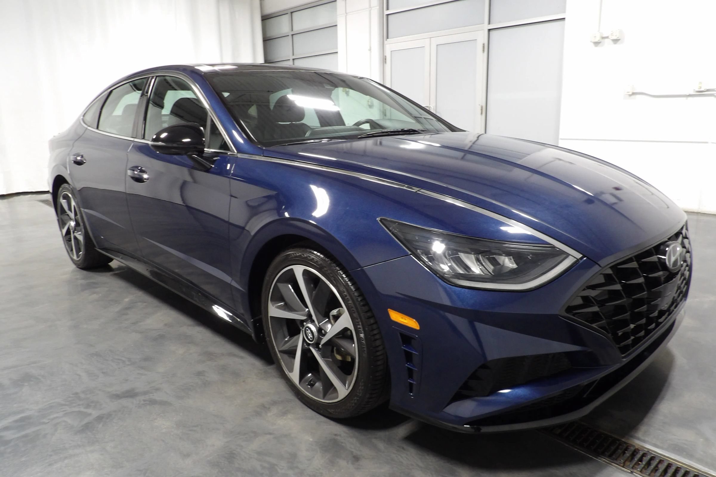 Used 2022 Hyundai Sonata SEL Plus FWD image 2