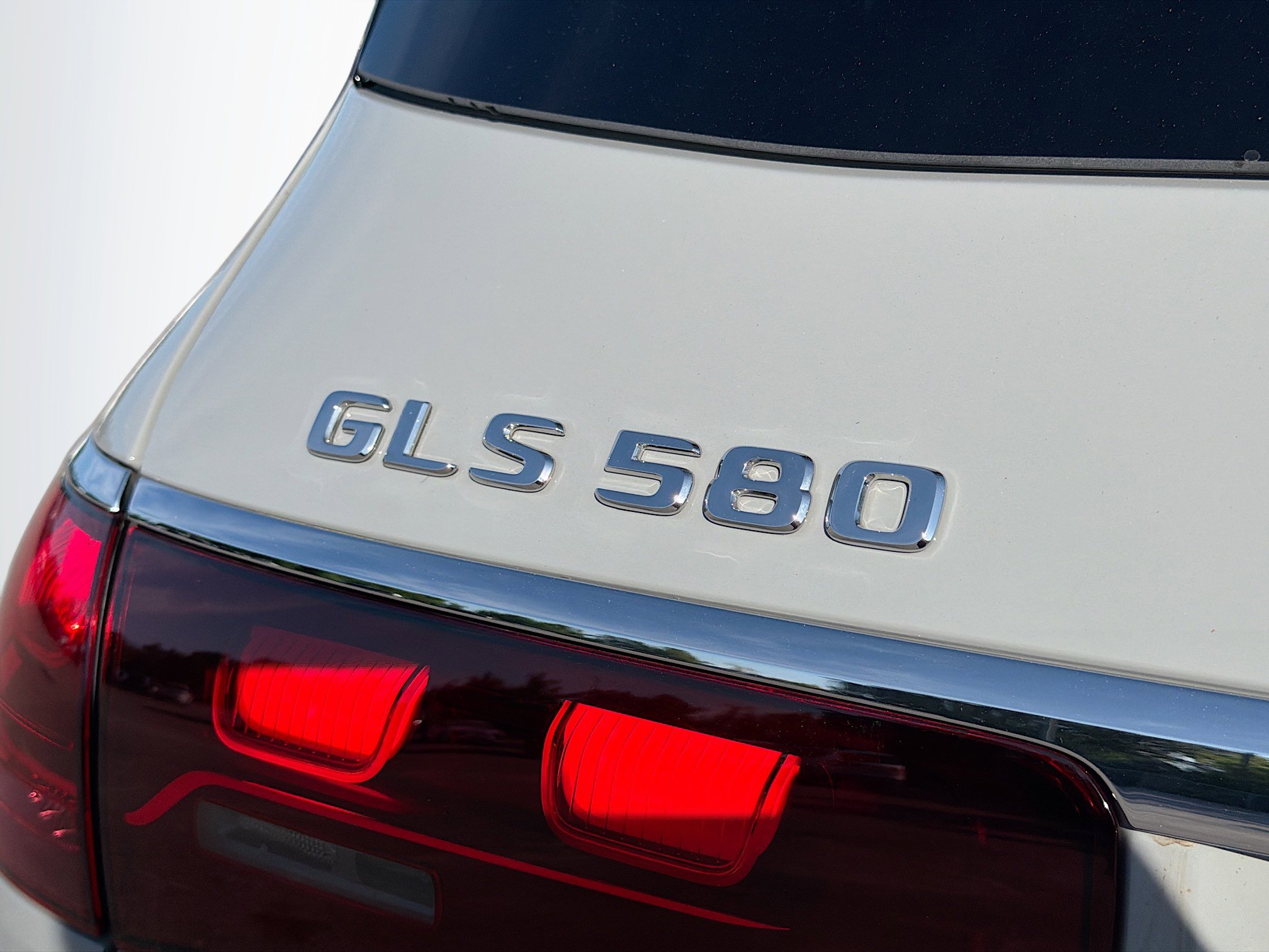 Used 2025 Mercedes-Benz GLS 580 4MATIC image 11