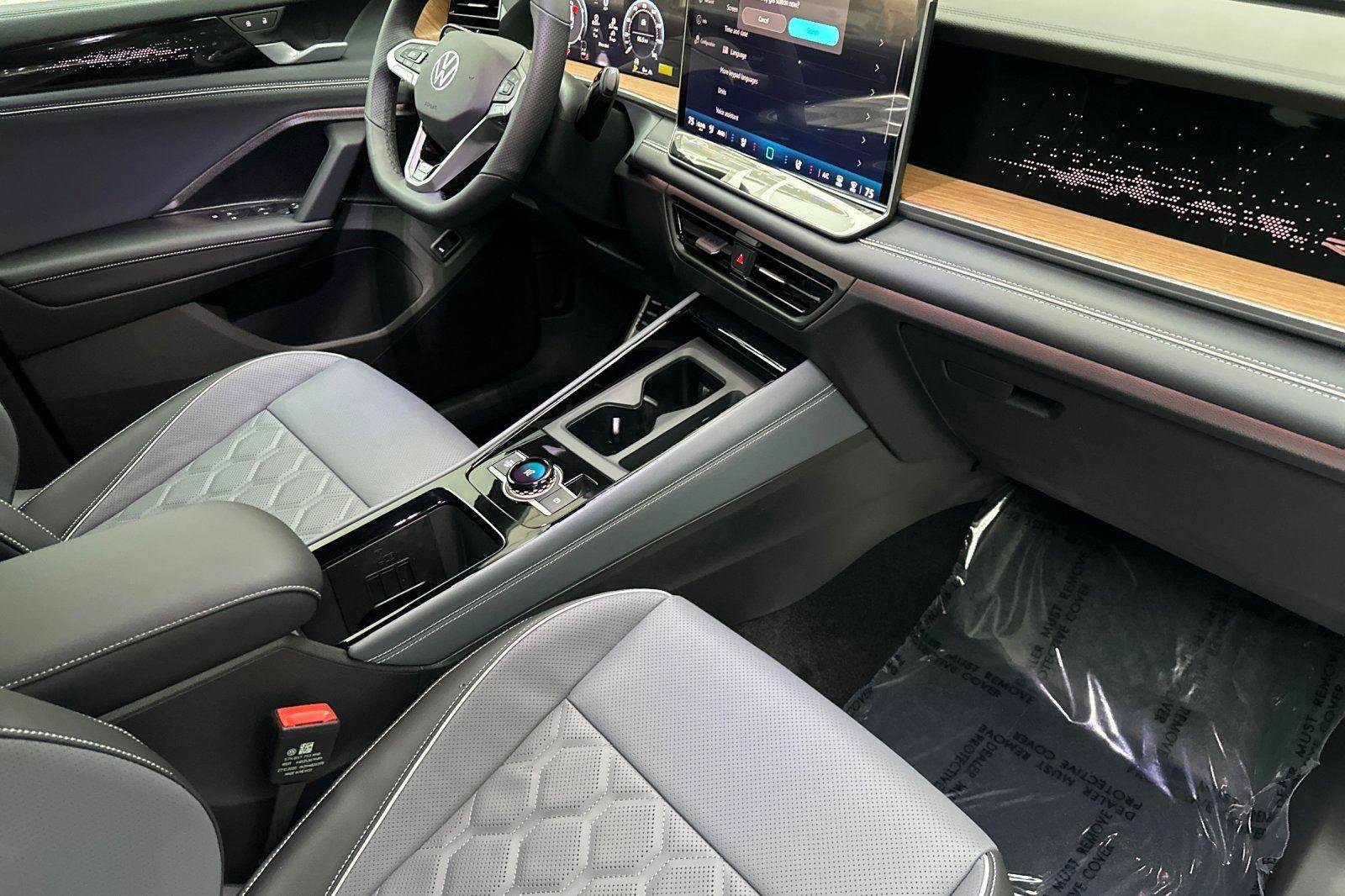 New 2026 Volkswagen Tiguan SEL R-Line AWD/4WD image 15