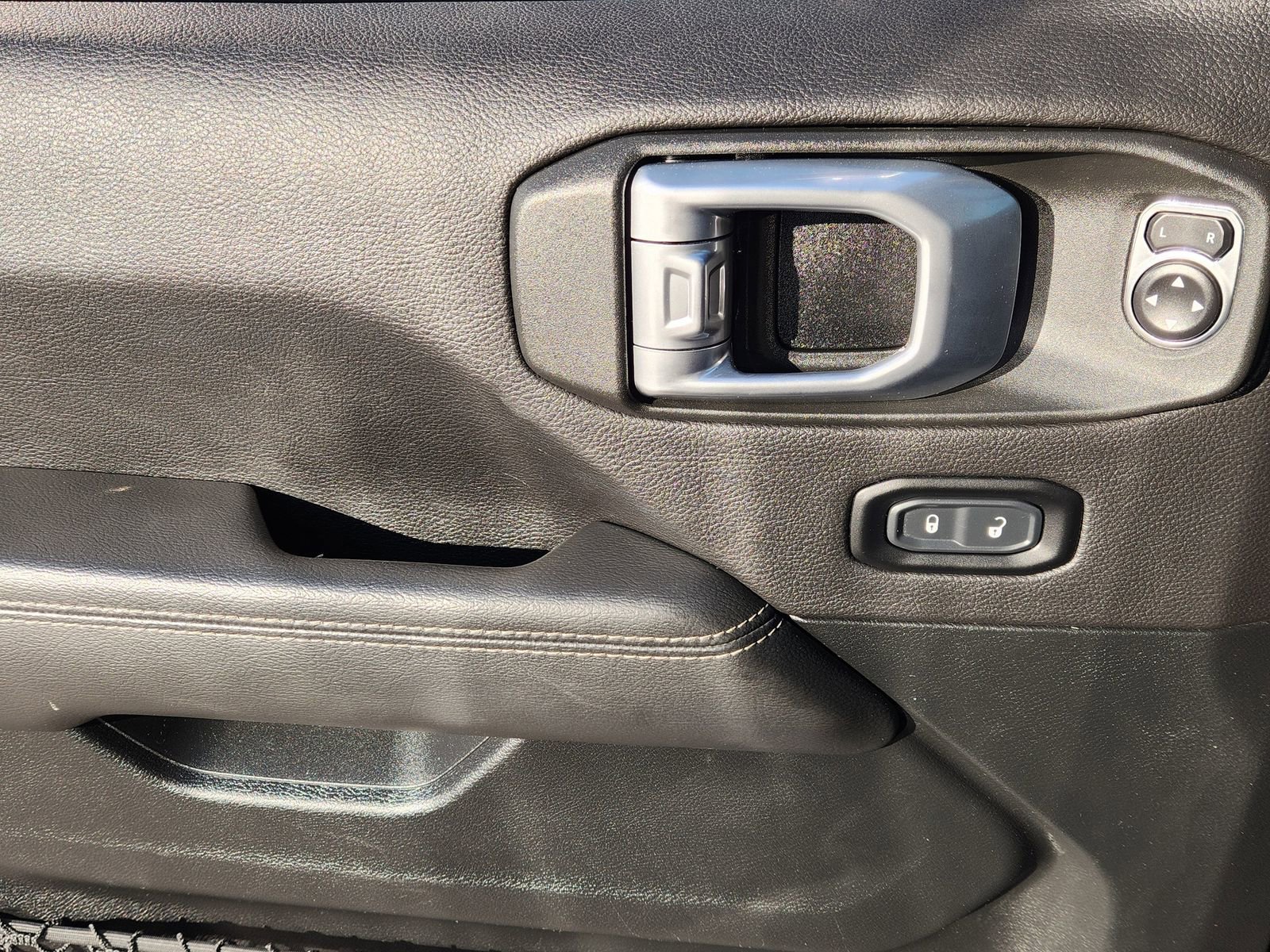 Used 2021 Jeep Wrangler Unlimited Sahara image 27