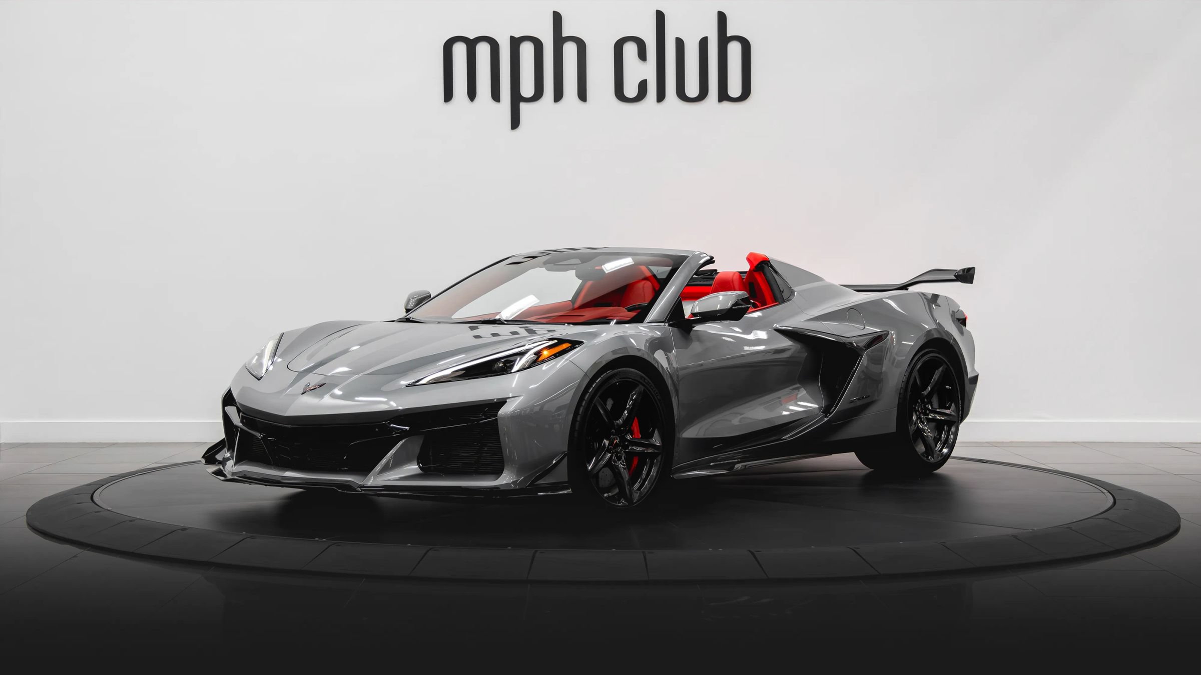 Used 2024 Chevrolet Corvette Z06 w/ Z07 Performance Package RWD image 2