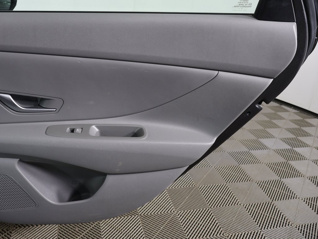 Used 2023 Hyundai Elantra SEL w/ Preferred Accessory Package image 21