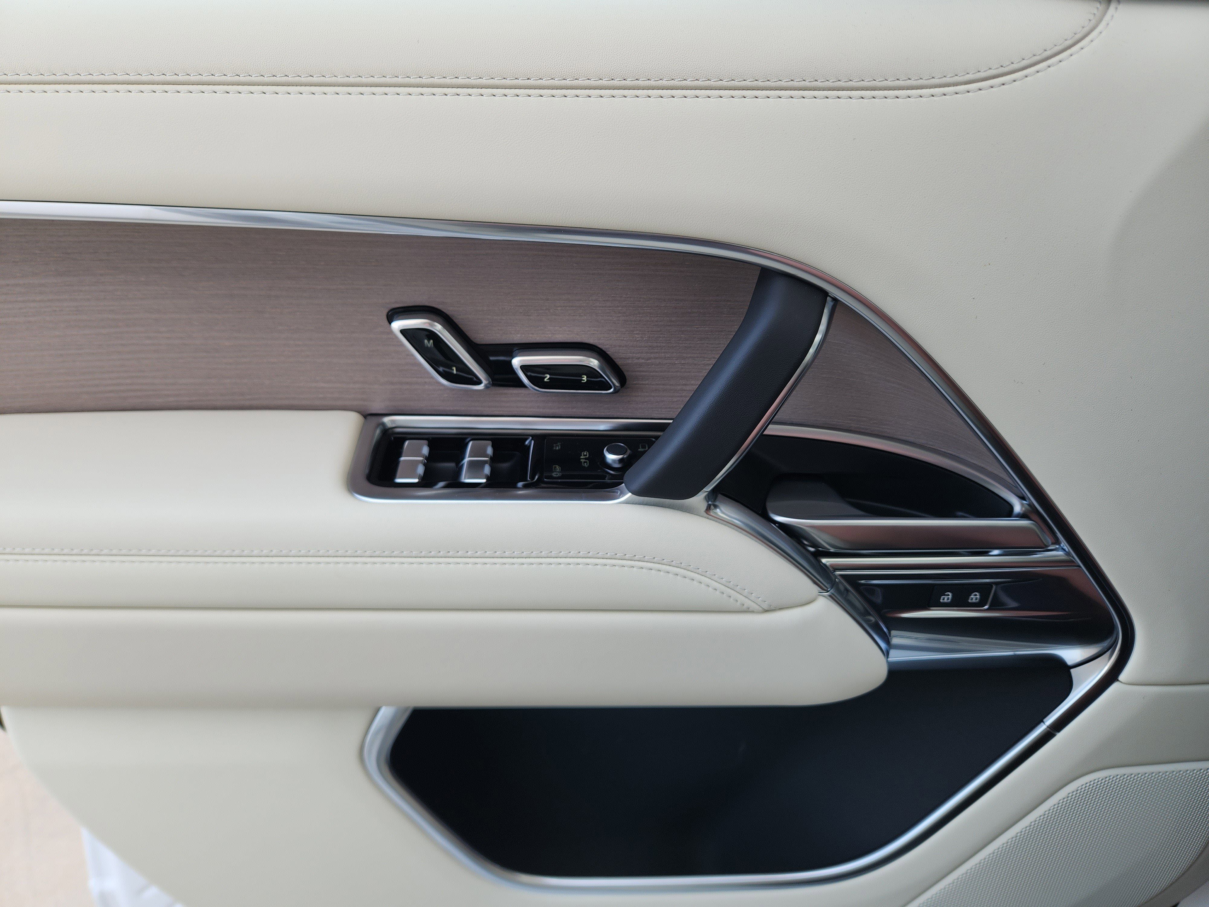 New 2026 Land Rover Range Rover SE image 22