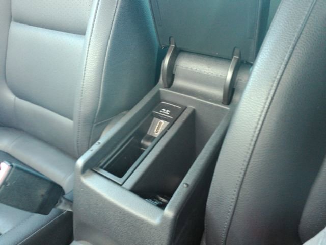 Used 2011 Volkswagen Tiguan SE image 44