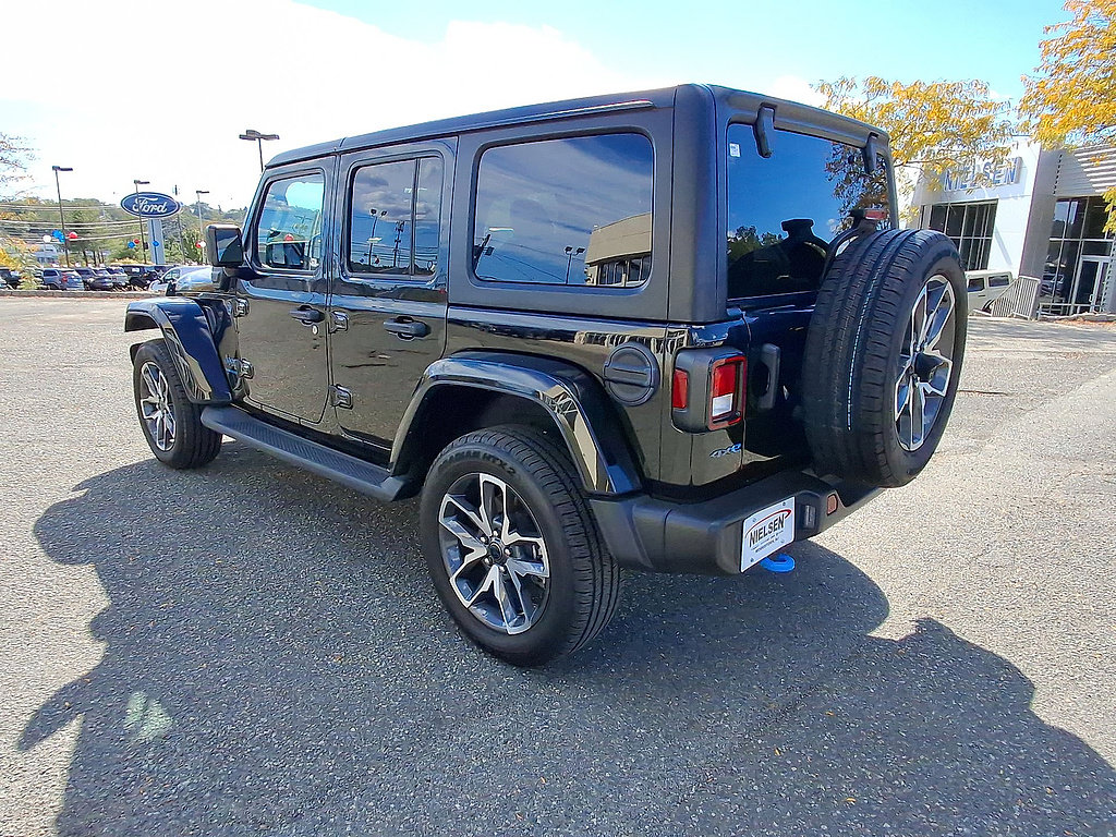 Used 2024 Jeep Wrangler Unlimited w/ Convenience Group AWD/4WD image 6