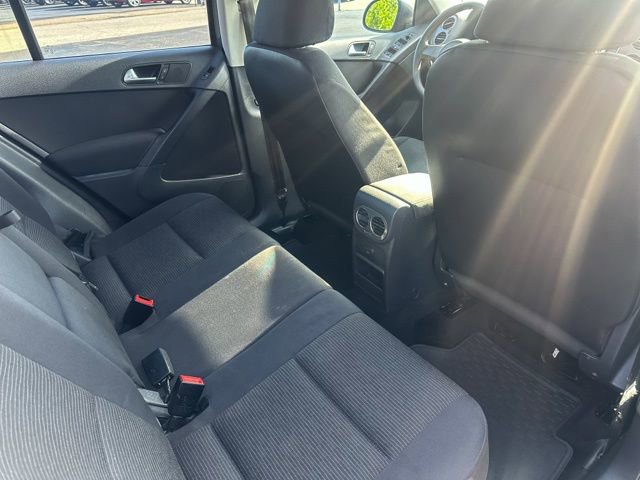 Used 2017 Volkswagen Tiguan Limited w/ Alloy Wheels Package image 23