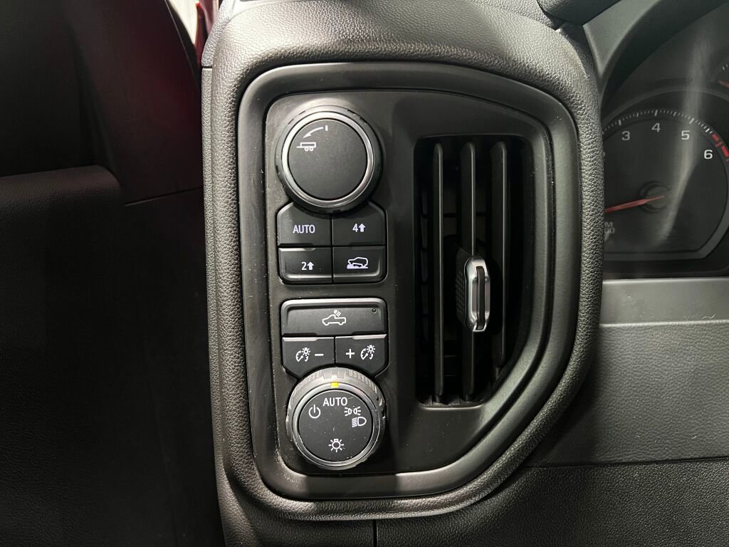 Used 2020 Chevrolet Silverado 1500 Custom w/ Custom Value Package image 11