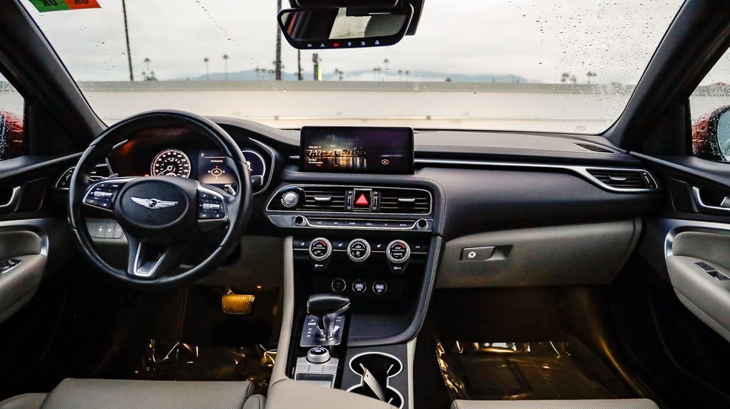 Used 2023 Genesis G70 2.0T image 13