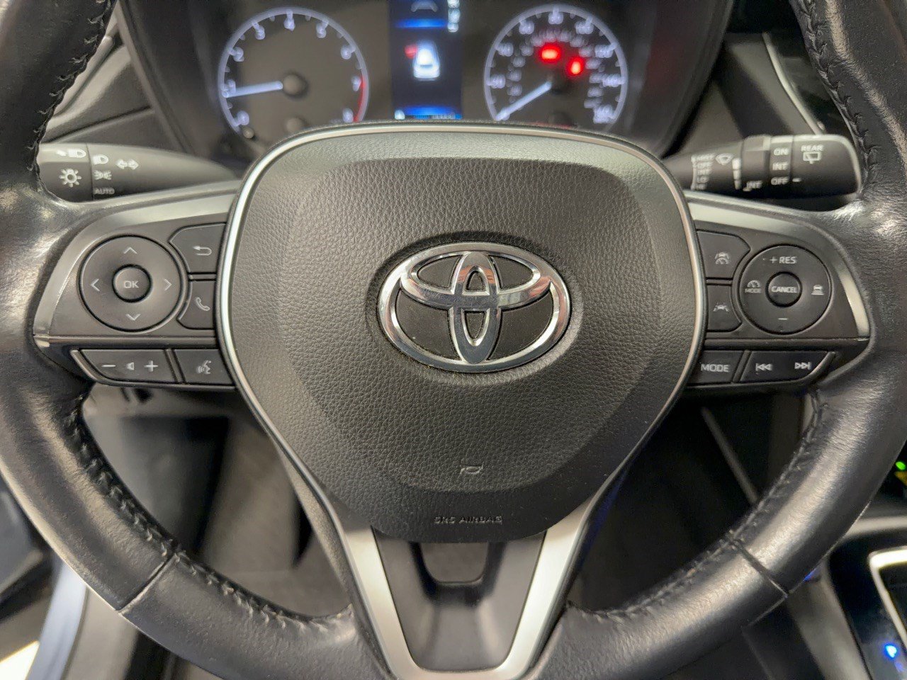 Used 2023 Toyota Corolla Cross LE AWD/4WD image 10