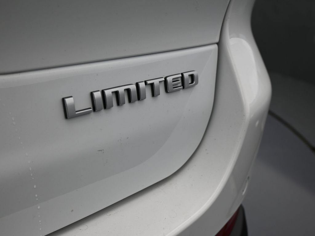 Used 2025 Jeep Grand Cherokee L Limited RWD image 42