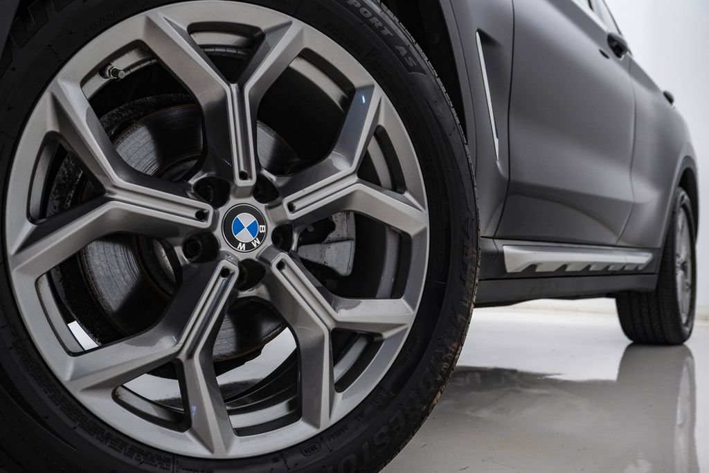 Used 2023 BMW X4 xDrive30i w/ Premium Package AWD/4WD image 5