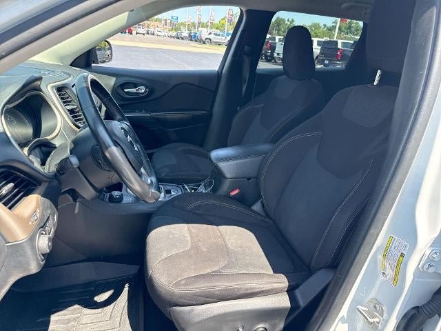 Used 2016 Jeep Cherokee Latitude w/ Comfort/Convenience Group AWD/4WD image 18