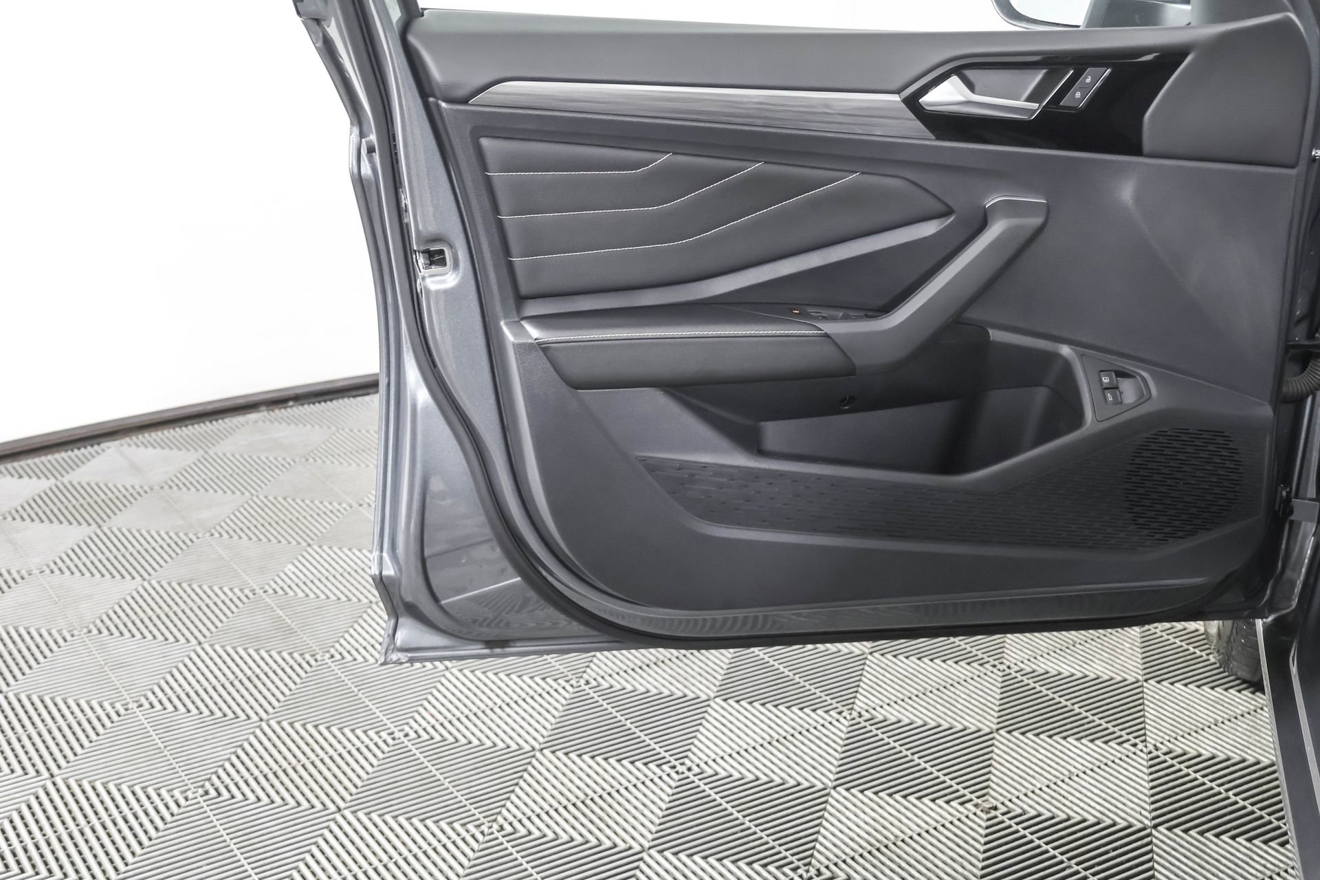 Used 2023 Volkswagen Jetta SEL image 35