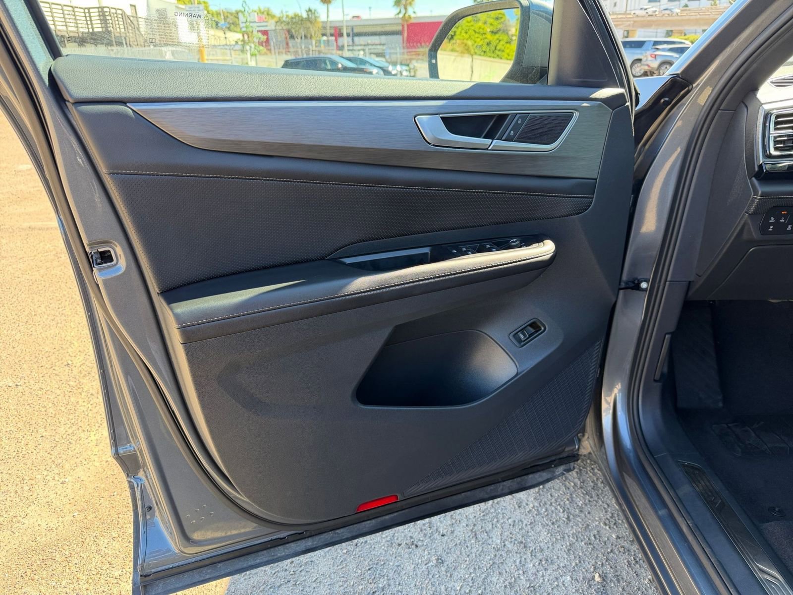 Used 2025 Volkswagen Atlas Cross Sport SE image 20