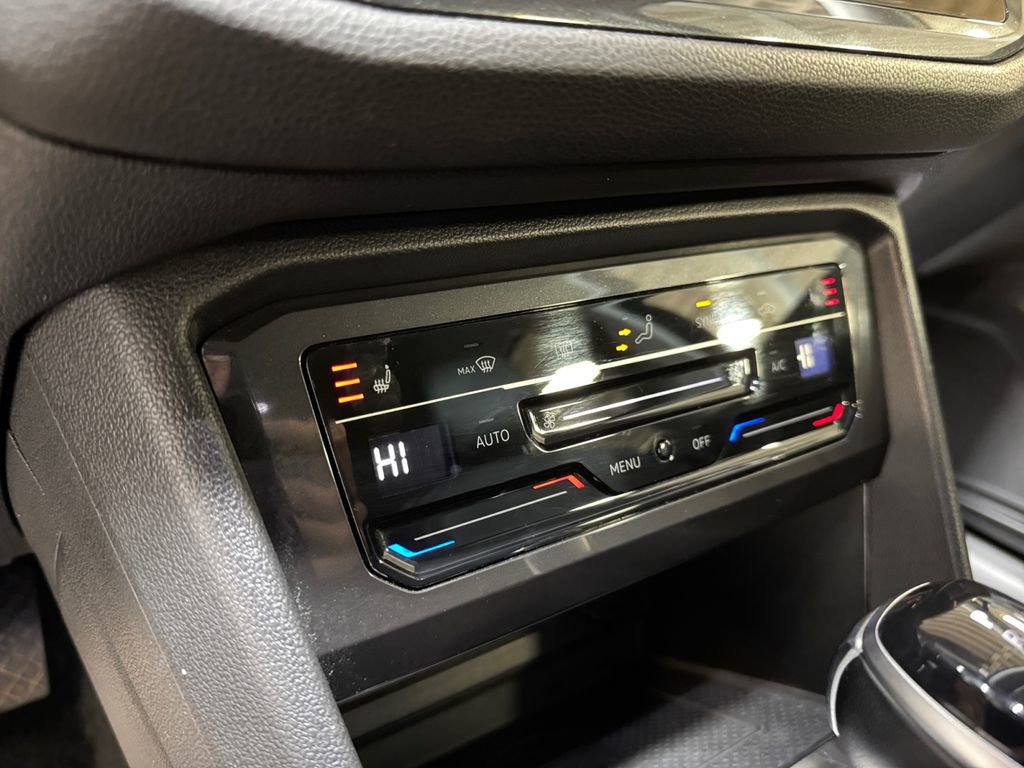 Used 2022 Volkswagen Tiguan SE AWD/4WD image 30