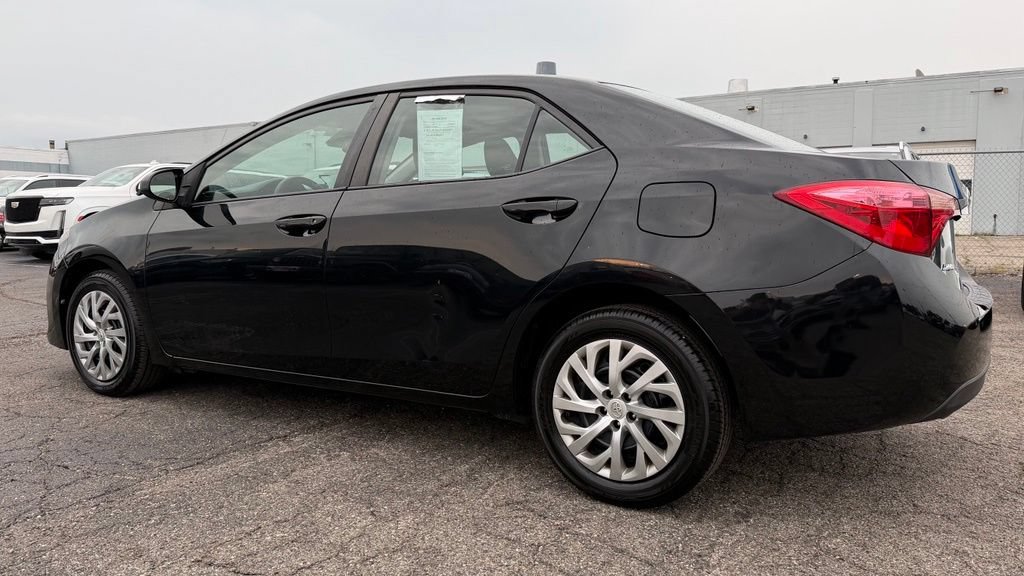Used 2018 Toyota Corolla LE FWD image 4