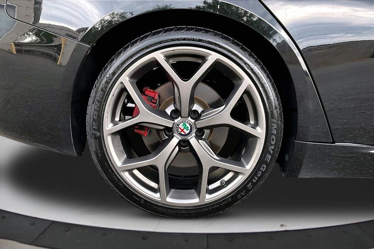 Used 2019 Alfa Romeo Giulia RWD image 34