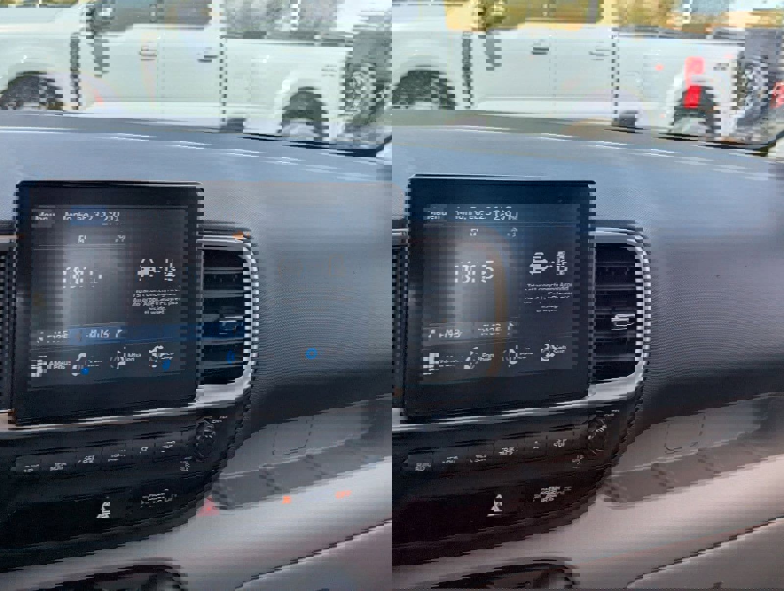 Used 2025 Hyundai Venue SEL image 17