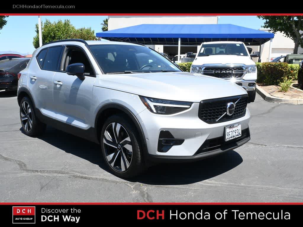 Used 2023 Volvo XC40 B5 Ultimate w/ Protection Package Premier AWD/4WD image 3