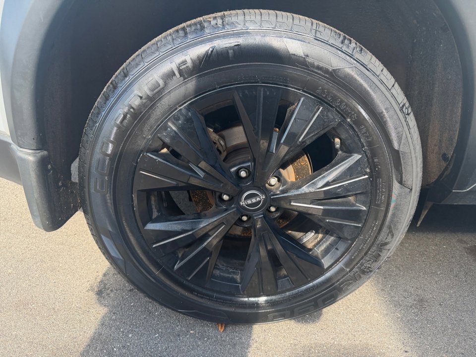 Used 2023 Nissan Rogue SV w/ SV Premium Package image 27