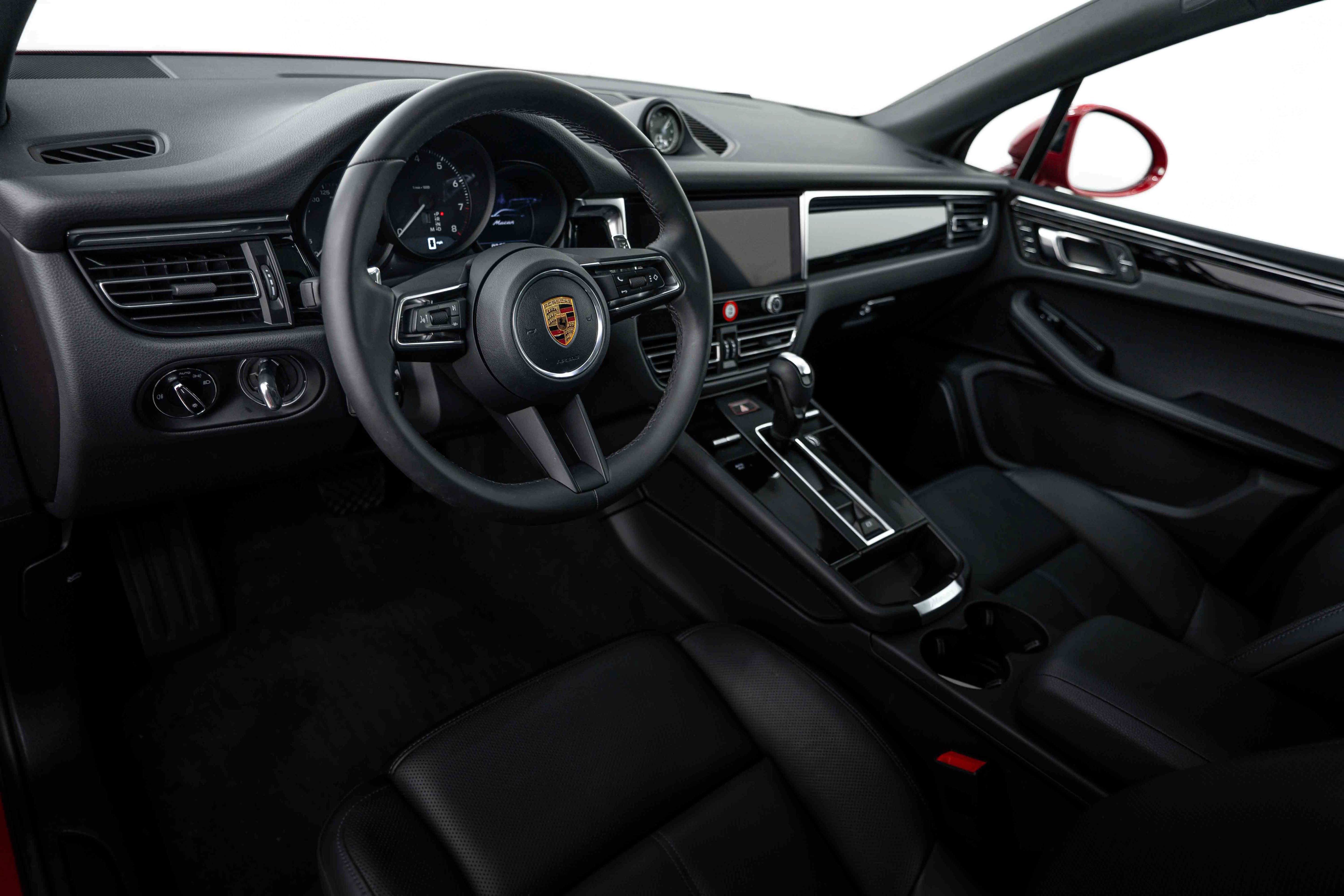 Certified 2026 Porsche Macan AWD/4WD image 4