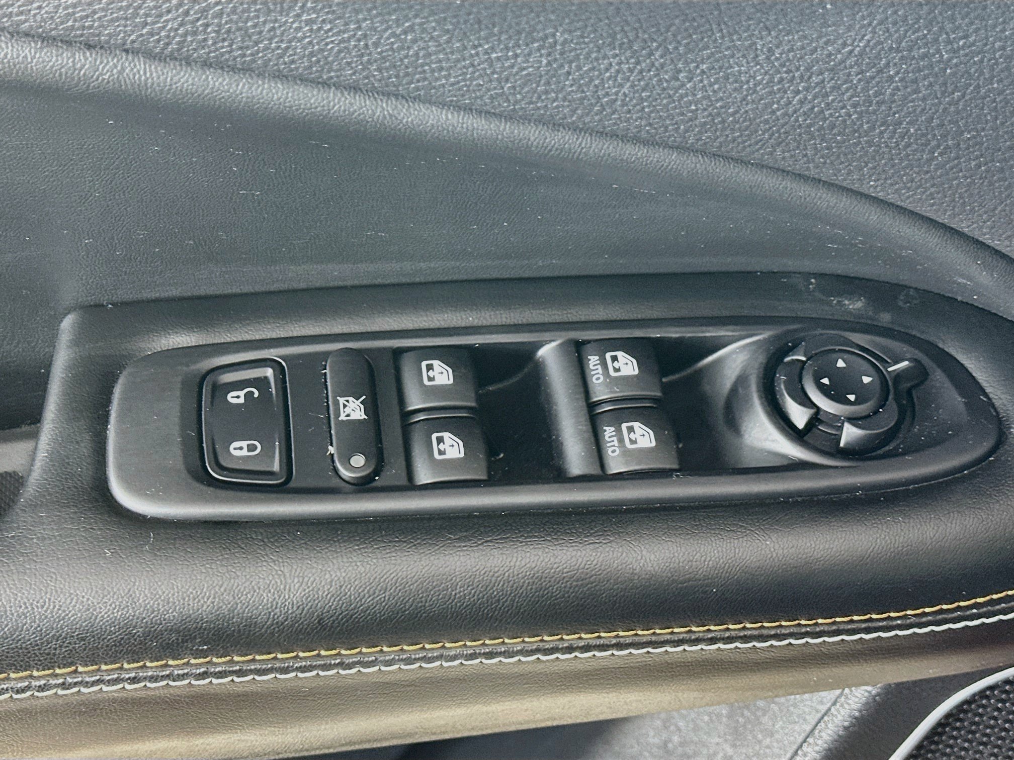 Used 2020 Jeep Compass Latitude AWD/4WD image 23
