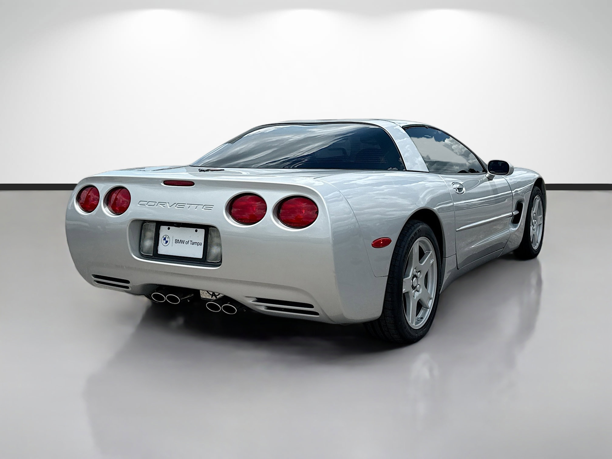 Used 1997 Chevrolet Corvette Coupe RWD image 3
