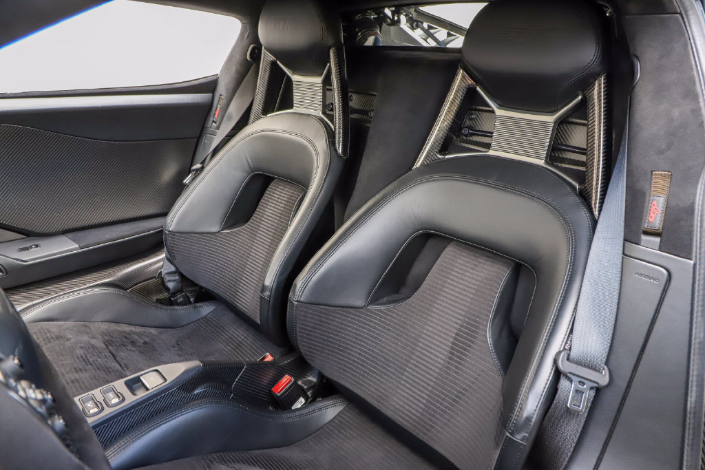 Used 2017 Ford GT RWD image 3