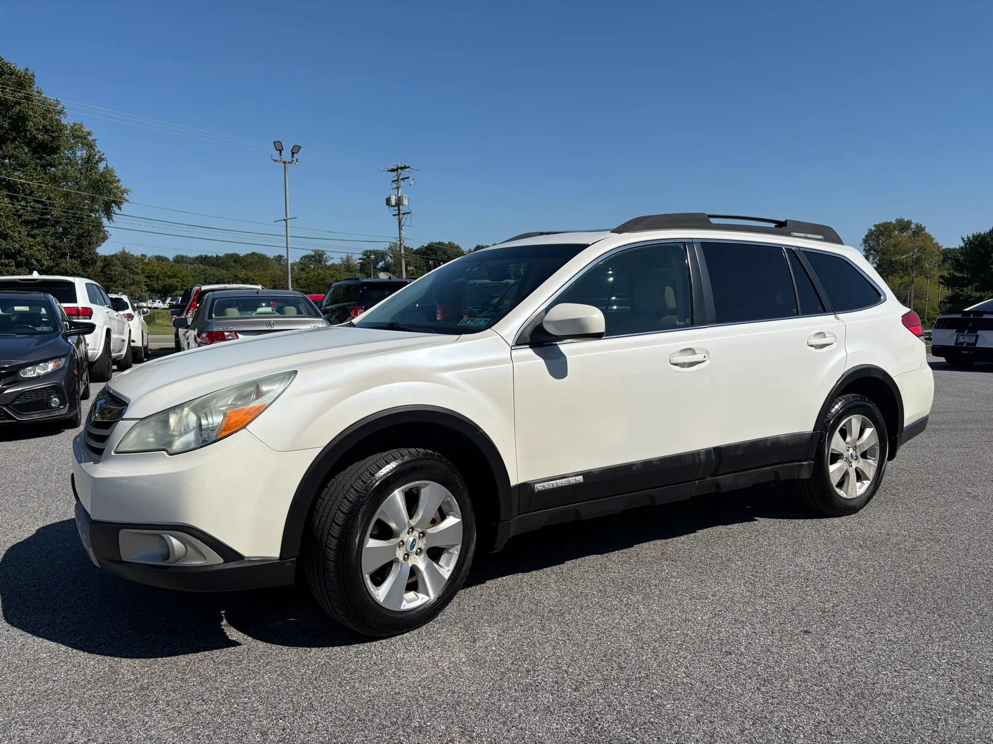Used 2012 Subaru Outback 3.6R Limited w/ Moonroof Pkg AWD/4WD image 4