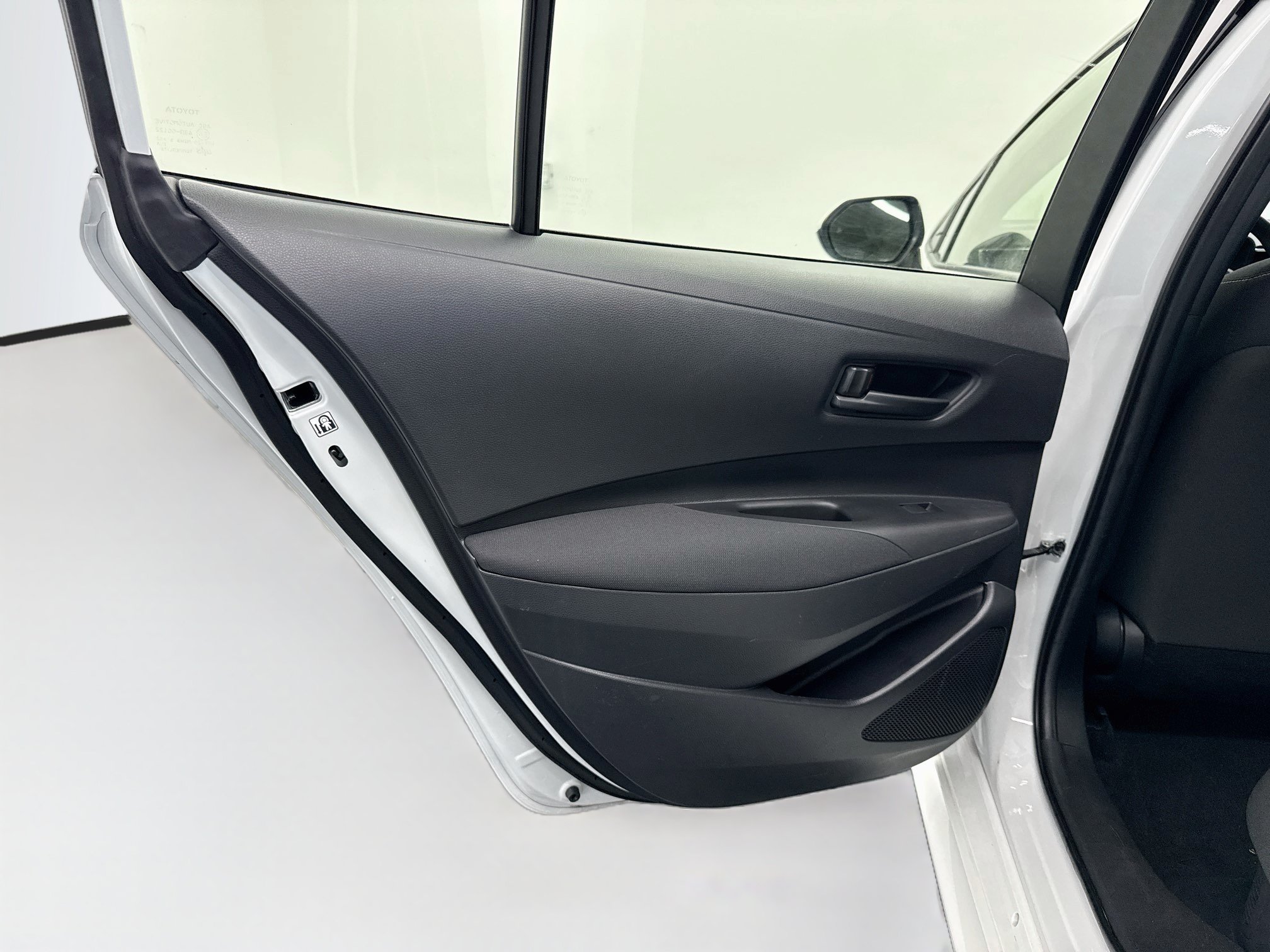 Used 2025 Toyota Corolla LE FWD image 26