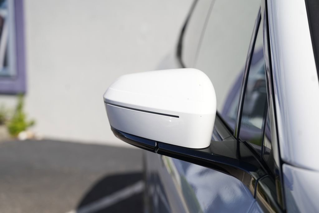 Used 2022 BMW iX xDrive50 w/ Premium Package image 9