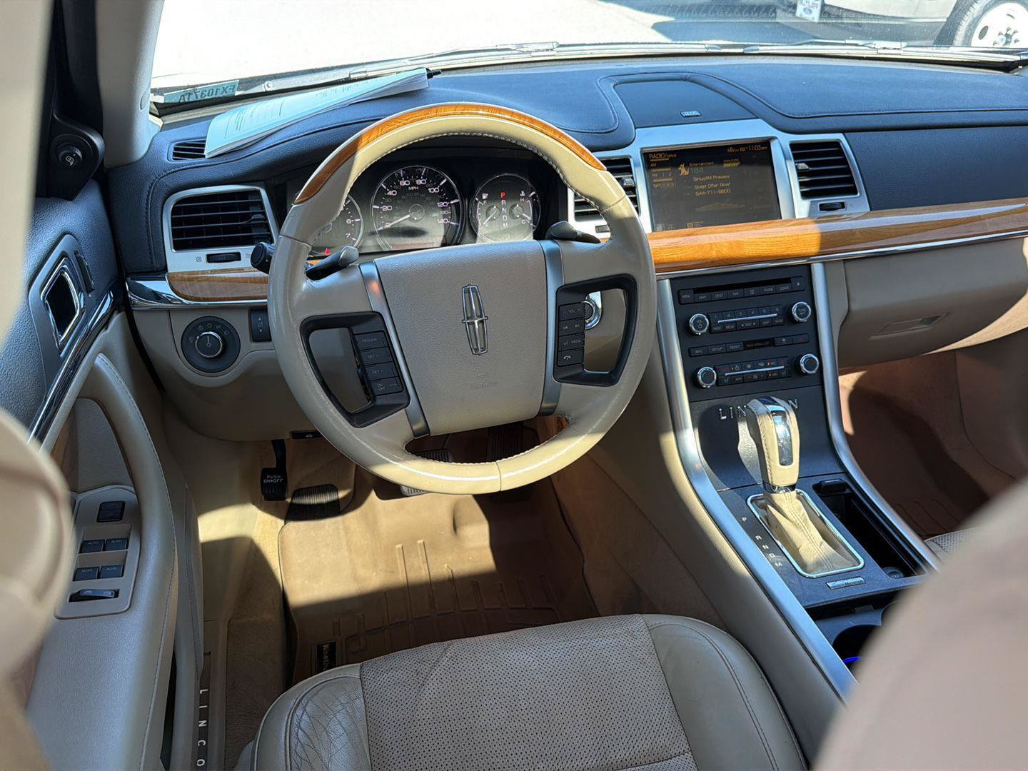 Used 2010 Lincoln MKS FWD image 19