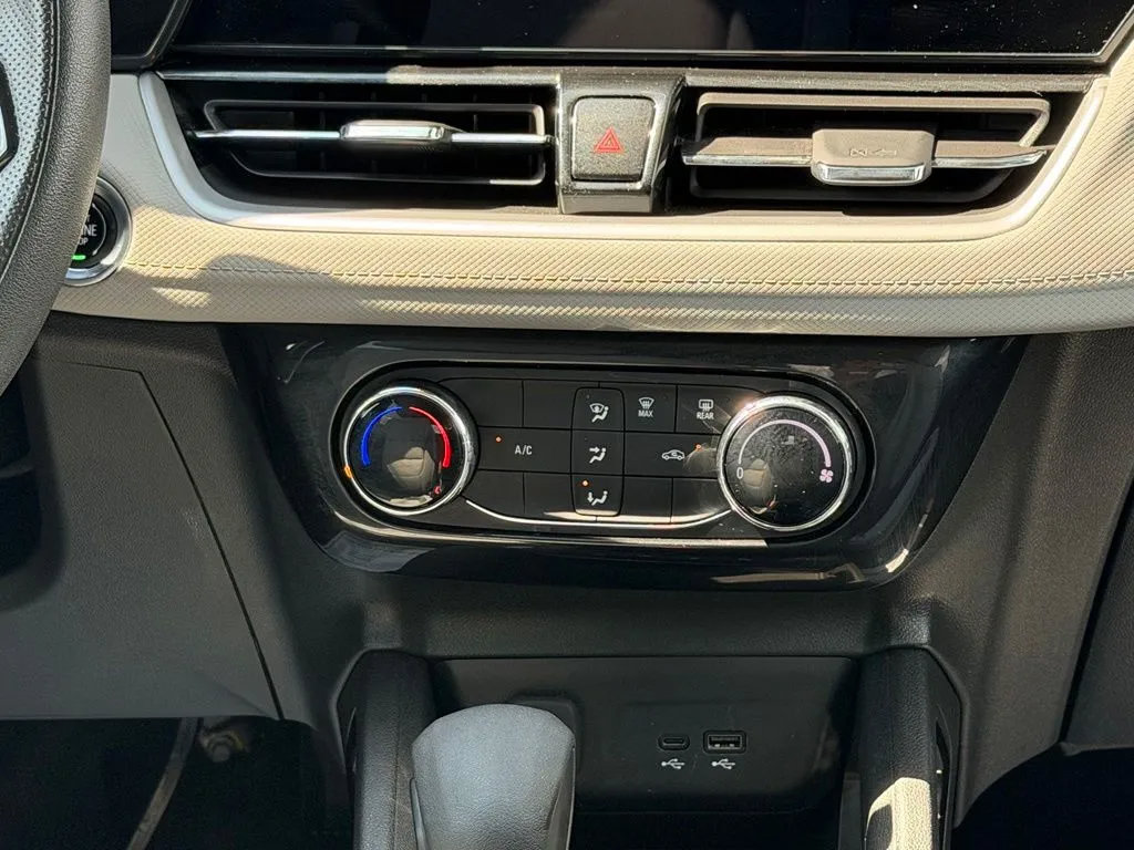Used 2024 Chevrolet TrailBlazer LT AWD/4WD image 23