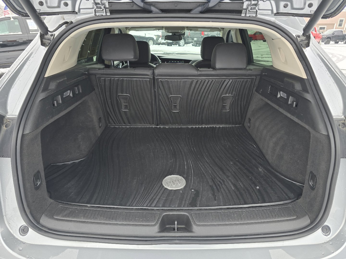 Used 2023 Buick Envision Essence image 25