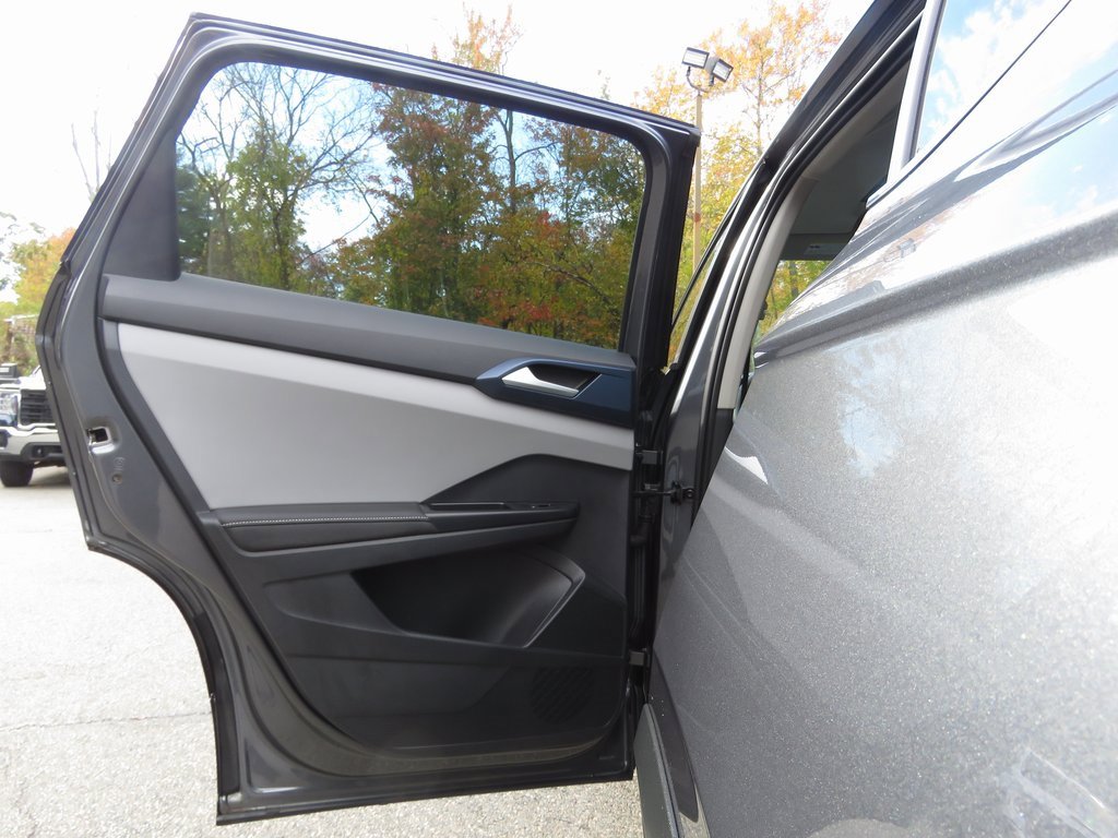 Used 2024 Volkswagen Taos SE w/ Panoramic Sunroof Package image 19