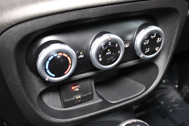 Used 2015 FIAT 500L Trekking FWD image 16
