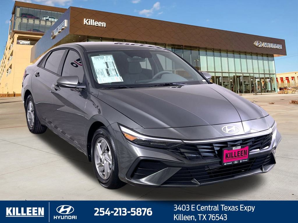 Used 2025 Hyundai Elantra SE image 11