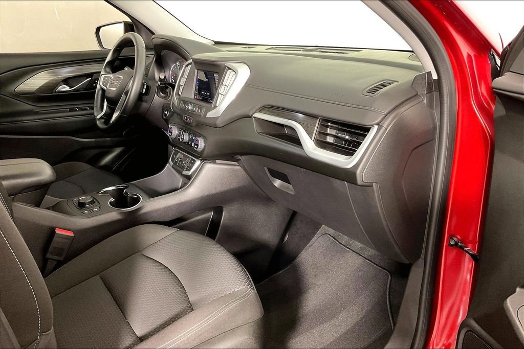 Used 2024 GMC Terrain SLE w/ Driver Convenience Package image 22