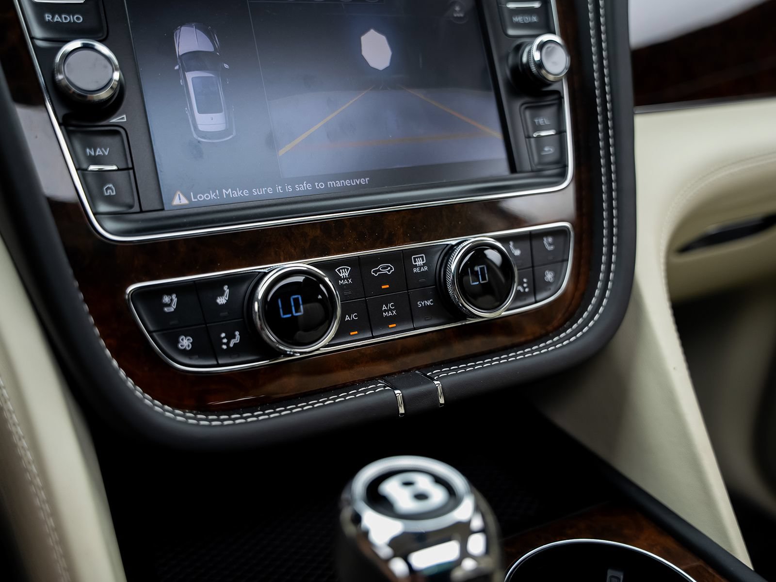 Used 2018 Bentley Bentayga AWD/4WD image 48