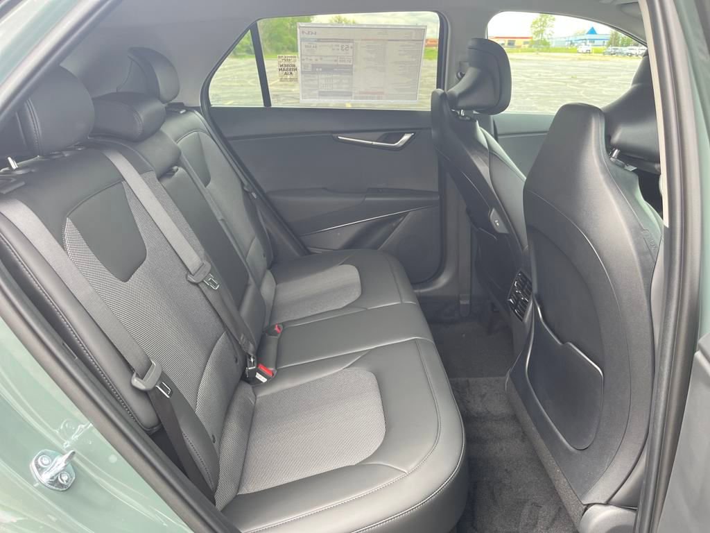 New 2025 Kia Niro EX image 16