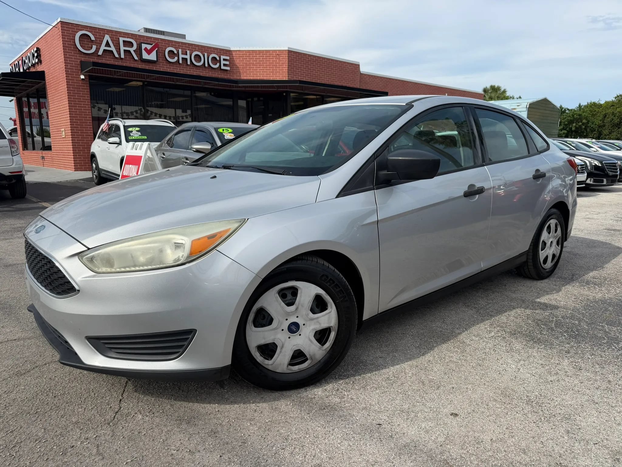 Used 2015 Ford Focus S FWD image 1