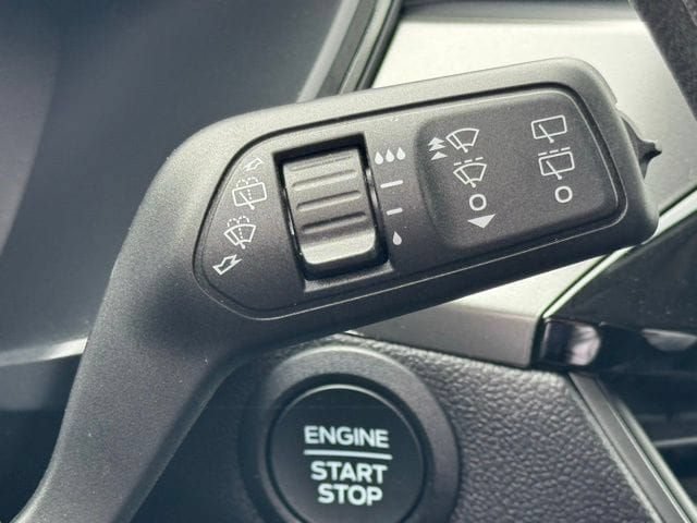 Used 2025 Ford Escape Active AWD/4WD image 44