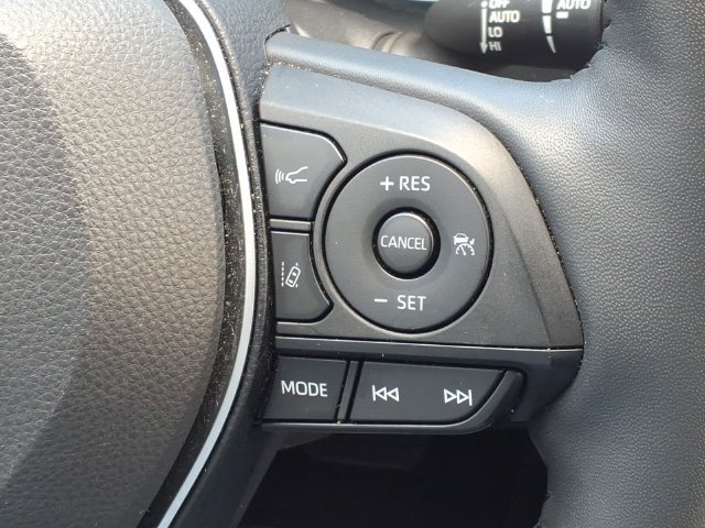 Used 2022 Toyota RAV4 XLE Premium AWD/4WD image 11