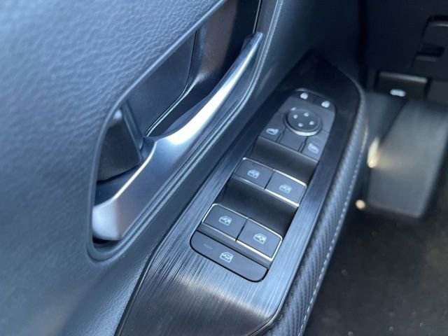 New 2025 Nissan Kicks SR image 32