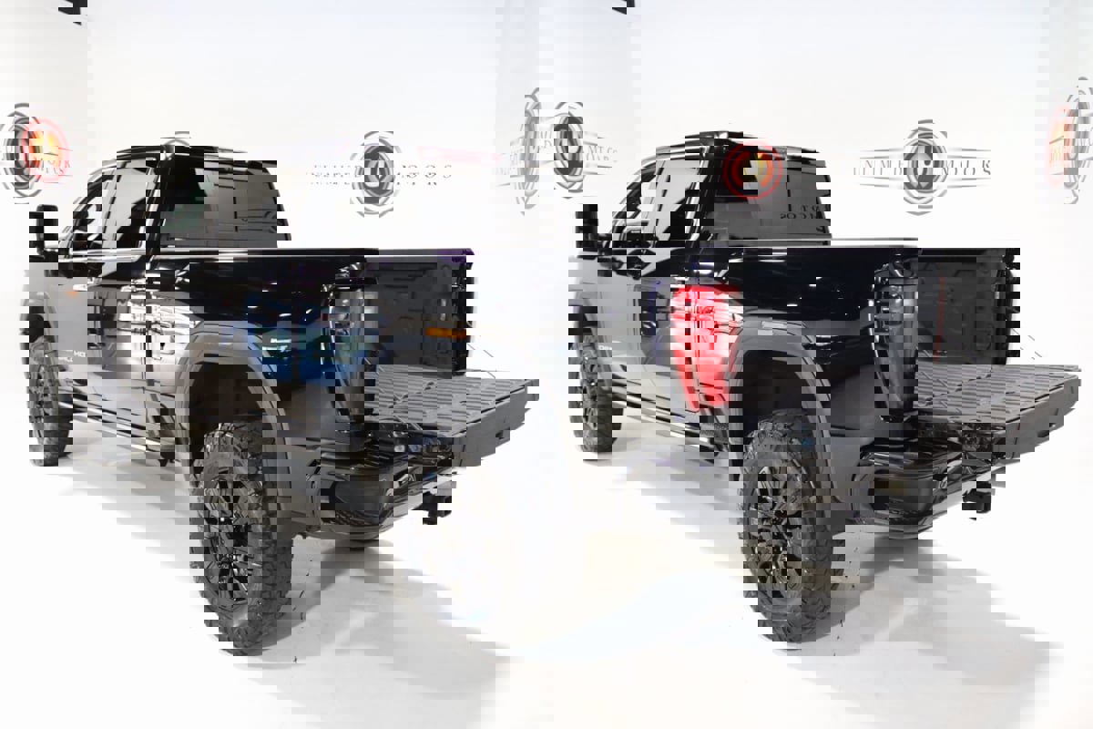 Used 2024 GMC Sierra 3500 Denali Ultimate image 44