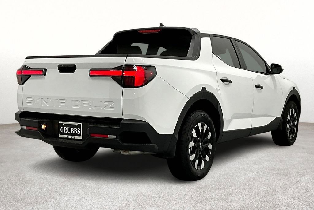 Used 2025 Hyundai Santa Cruz SE image 2