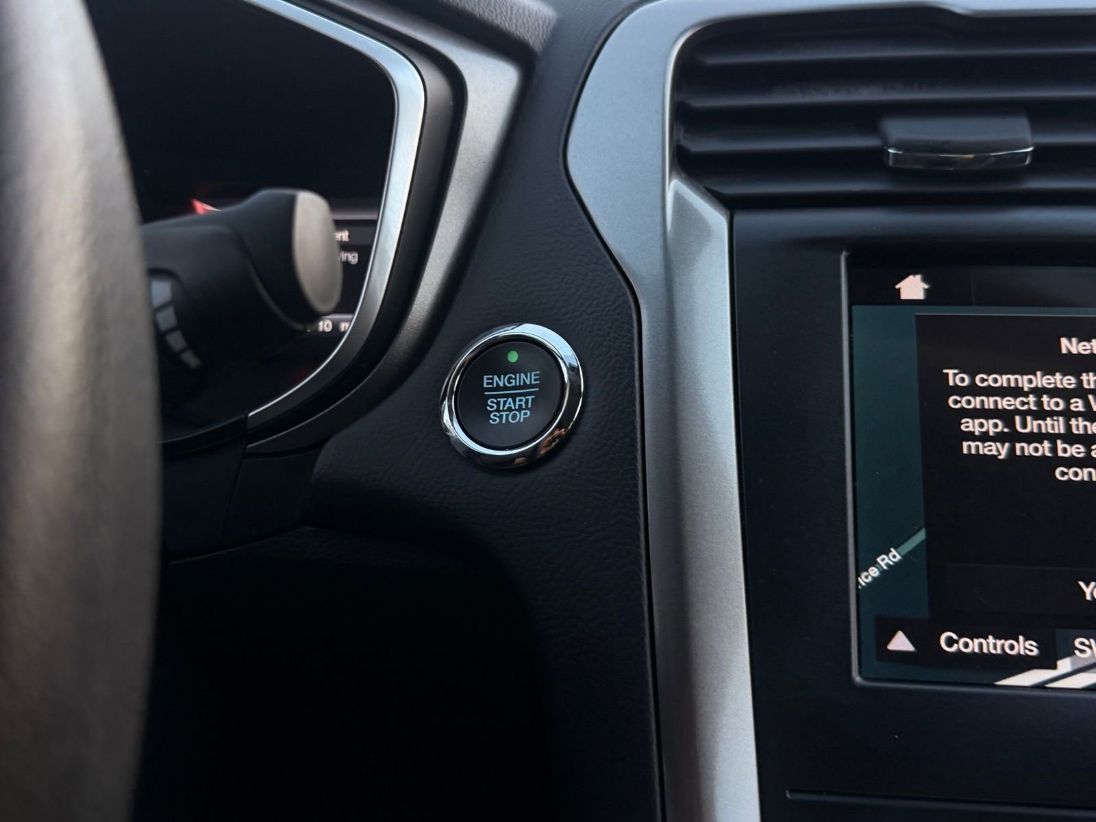 Used 2019 Ford Fusion SE FWD image 34