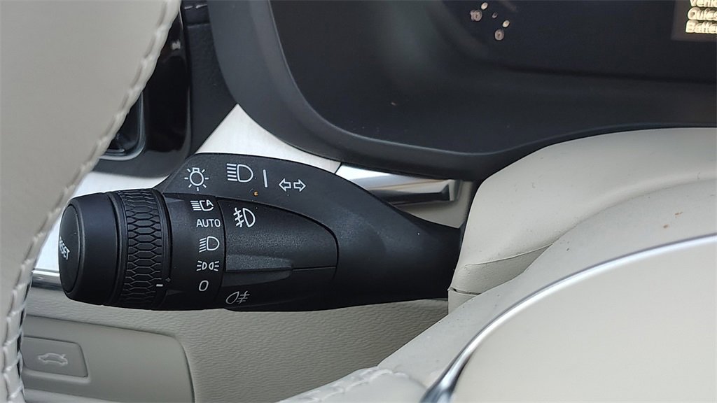 New 2026 Volvo XC60 B5 Ultra w/ Climate Package image 18